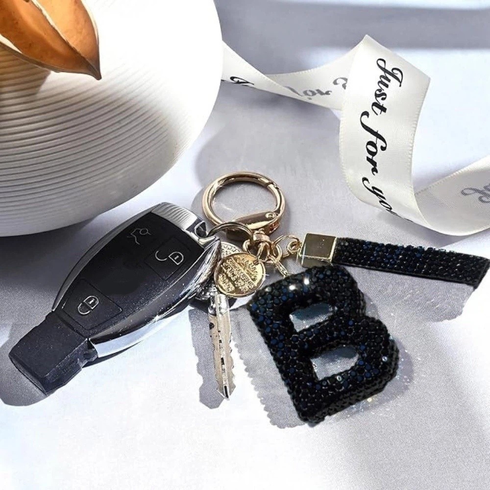 Luxury Bags Yellow - Portachiavi con Lettera Portafortuna Squisito, Ornamenti