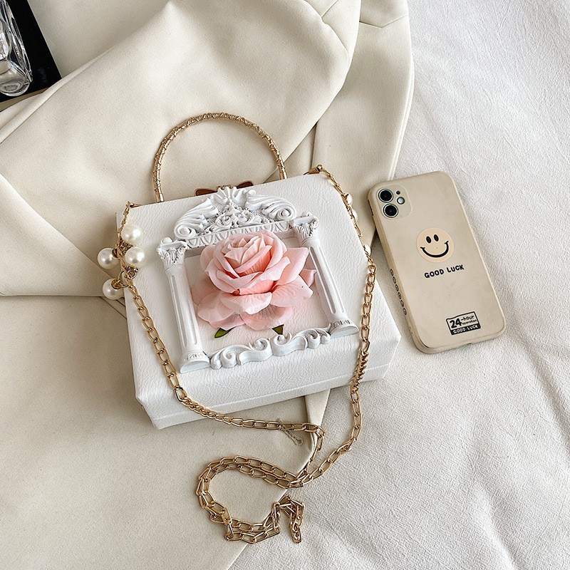 Borse a tracolla con fiori di  - Luxury Bags Reseller recensione e prezzo