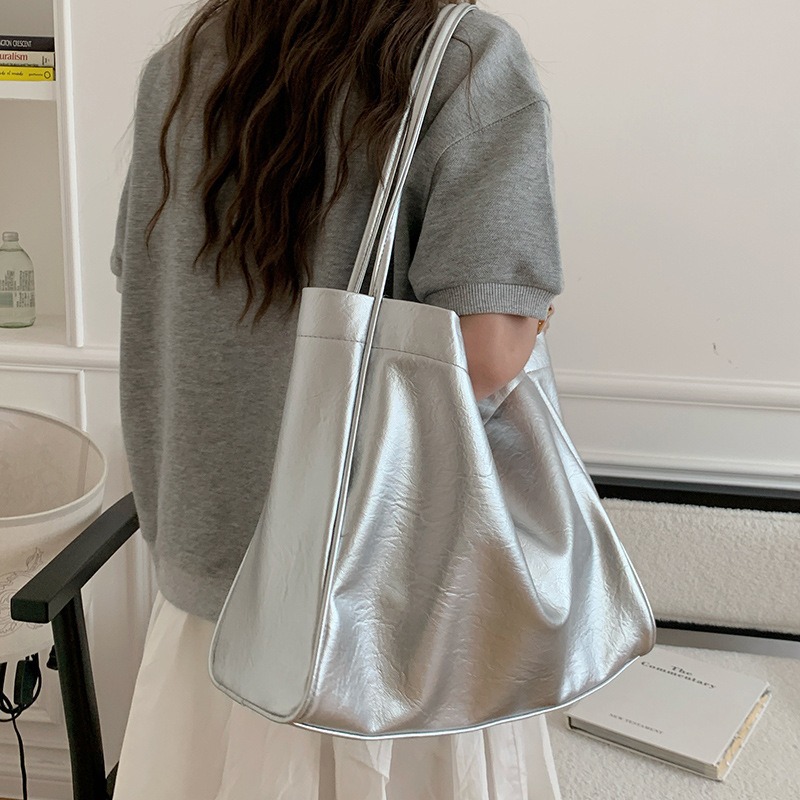 Borse a Spalla Casual di Grand - Luxury Bags Reseller recensione e prezzo