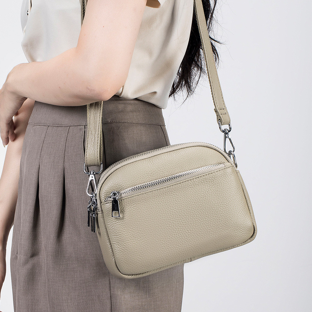 Borsa a tracolla versatile in  - Key Holder Leather Pouch recensione e prezzo